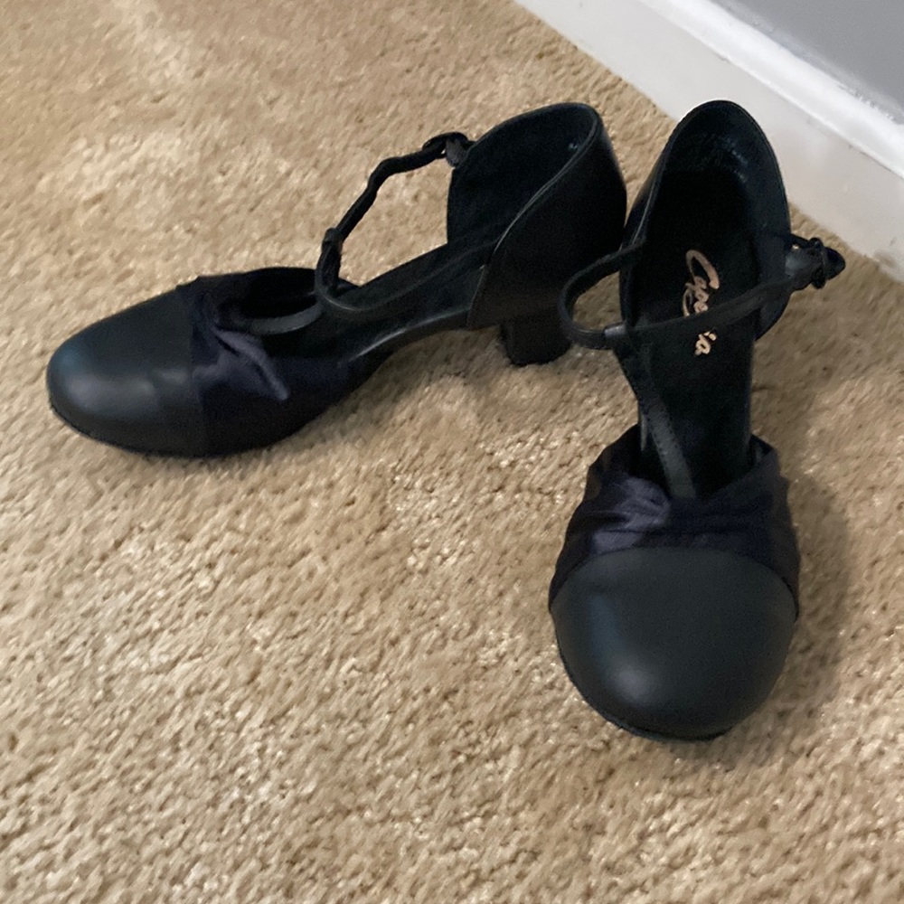 Capezio character shoes with low heel - never used!